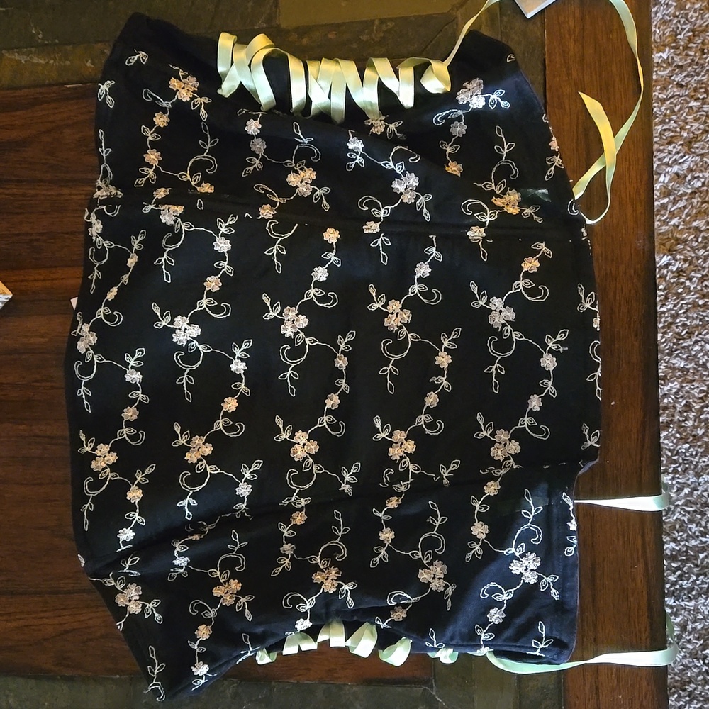 Cacique Bustier with lace up sides size 26/28